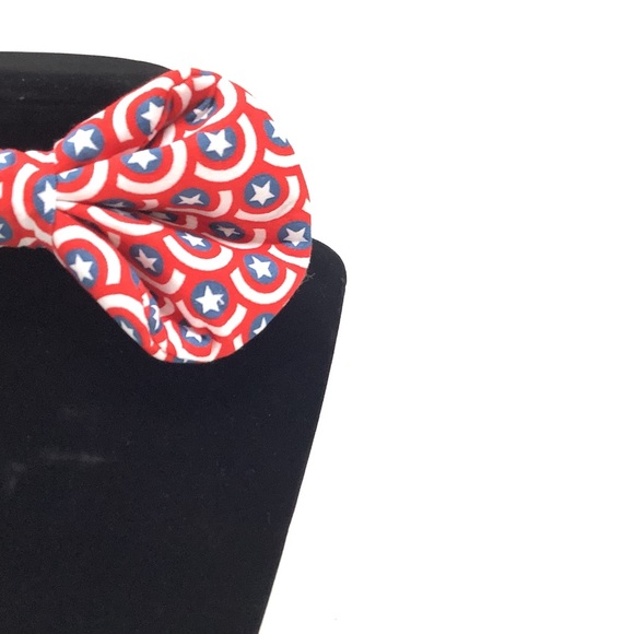 Captain America Shield Handcrafted Bow Tie - Comic Book Collection - Picture 4 of 9